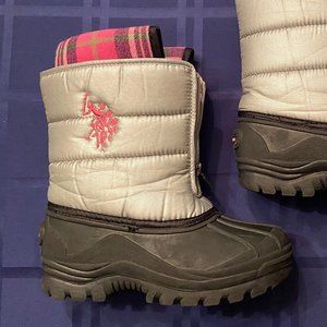 US Polo Assn Size 2 Winter Snow Boot in Silver, Black, and Pink